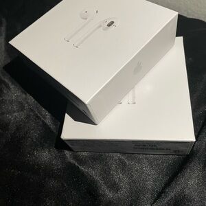 Apple AirPods Wireless Earbuds - White